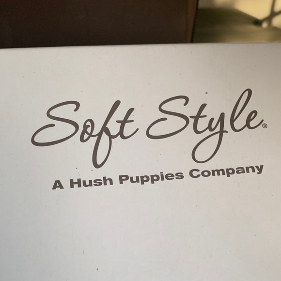 Hush Puppies Black Patent Leather Heels - Picture 6 of 6